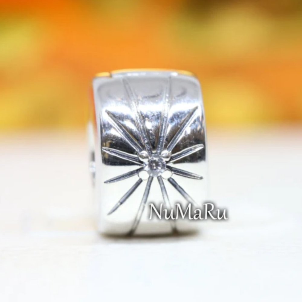 PANDORA Sparkling Sunburst Clip Charm 798614C01